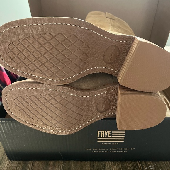 Frye Campus 12r - Tan Buck Knee-High Boots - NWT & Box - Size 7.5 - Picture 5 of 6